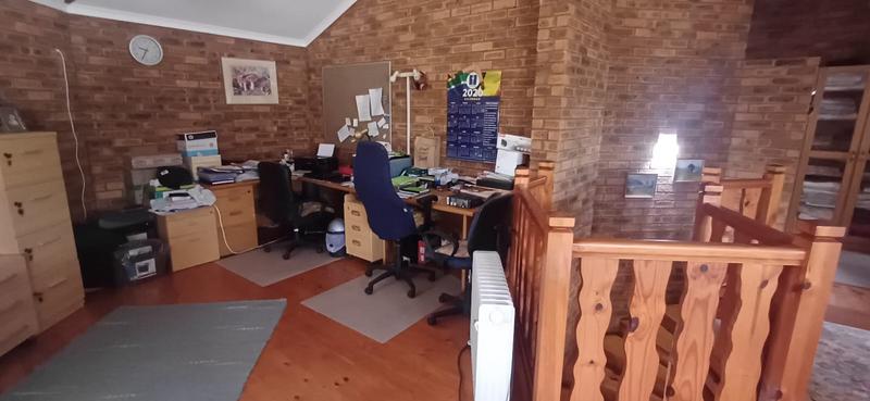 5 Bedroom Property for Sale in Sandbaai Western Cape